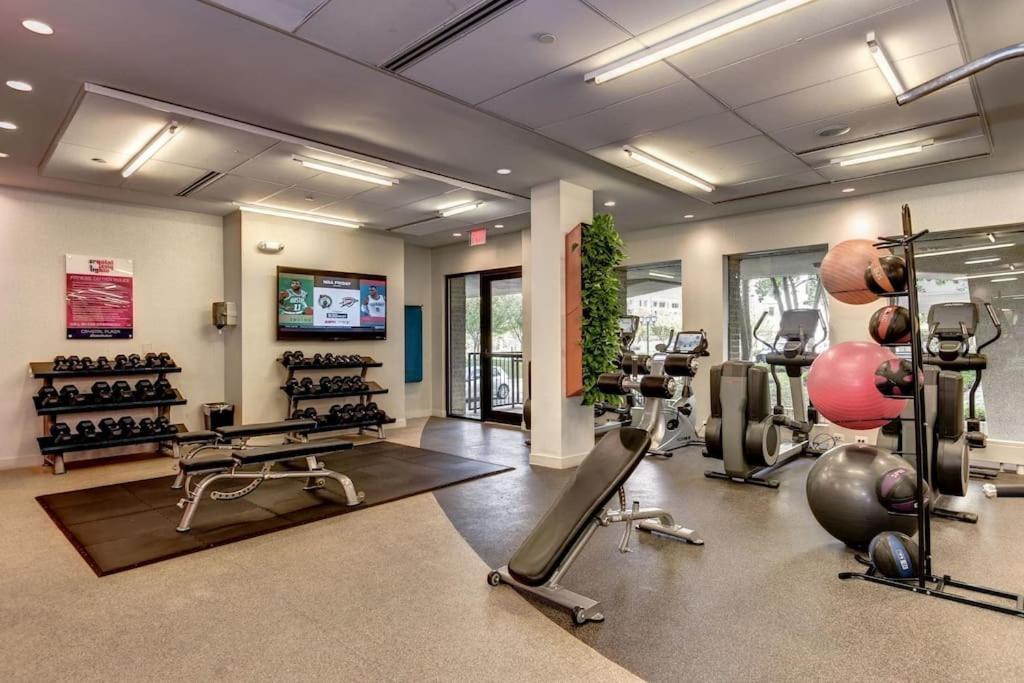 Style And Convenience Apartment At Crystal City Arlington Luaran gambar