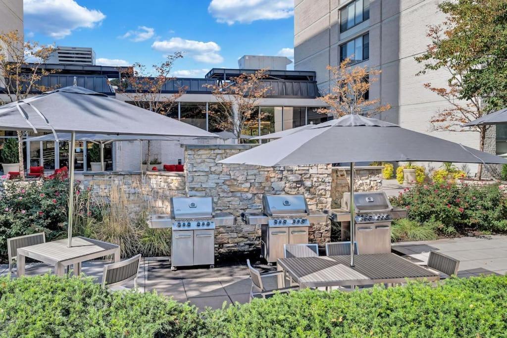 Style And Convenience Apartment At Crystal City Arlington Luaran gambar
