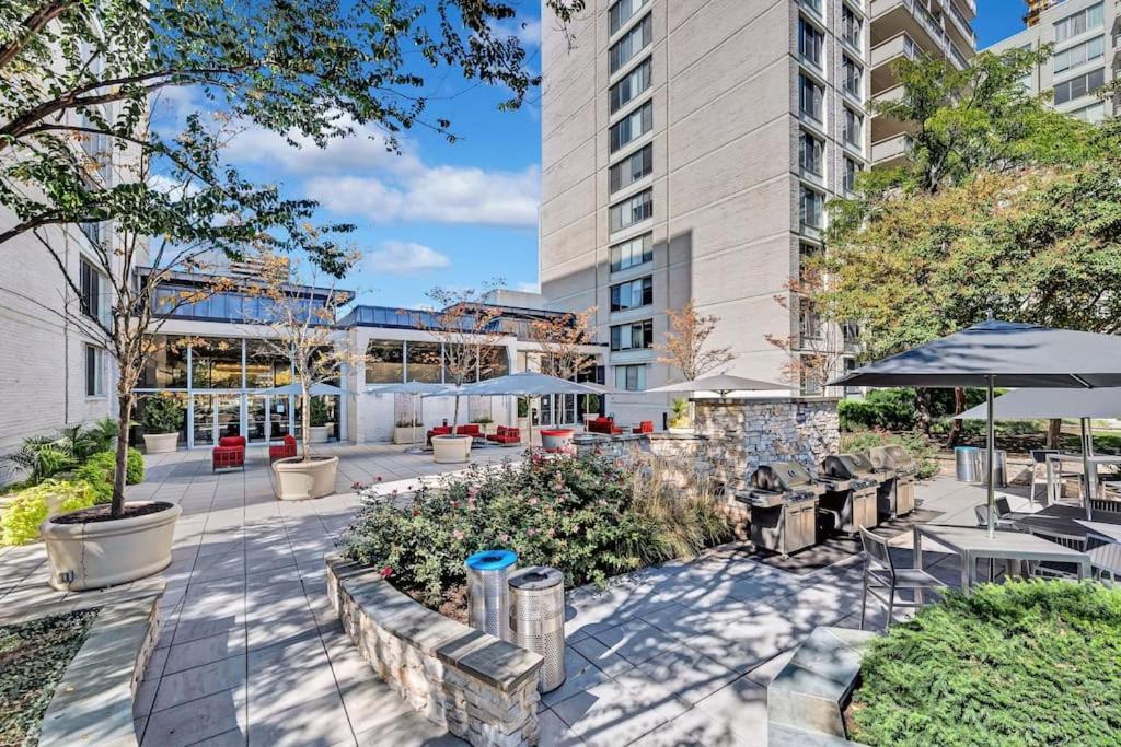 Style And Convenience Apartment At Crystal City Arlington Luaran gambar